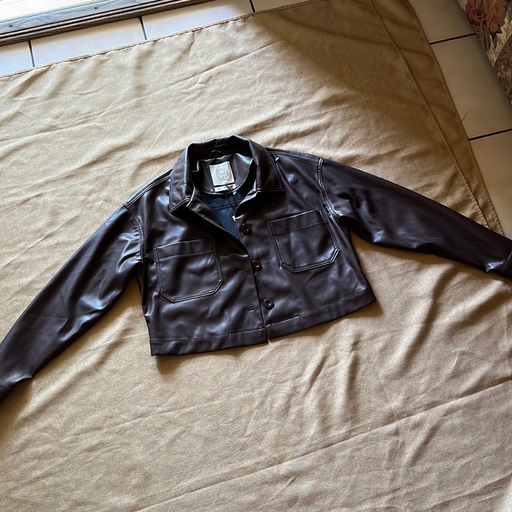 Leather cropped shaket